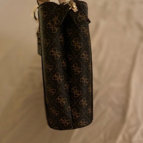 Guess Handbag NWOT Released 2024 - Picture 15 of 15